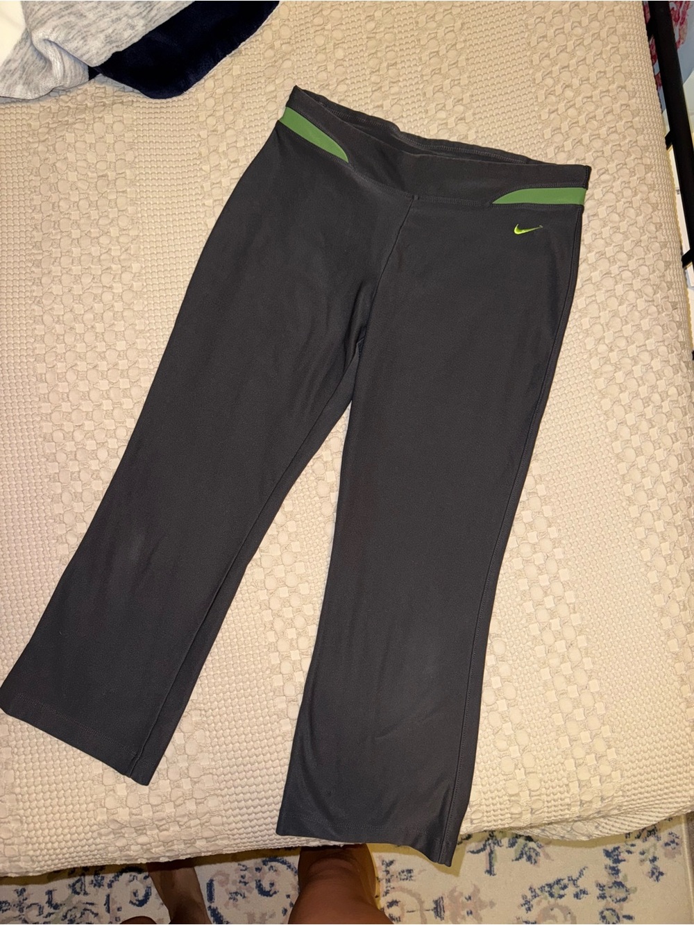 Vintage Nike Grey Capri Leggings with Green Accents